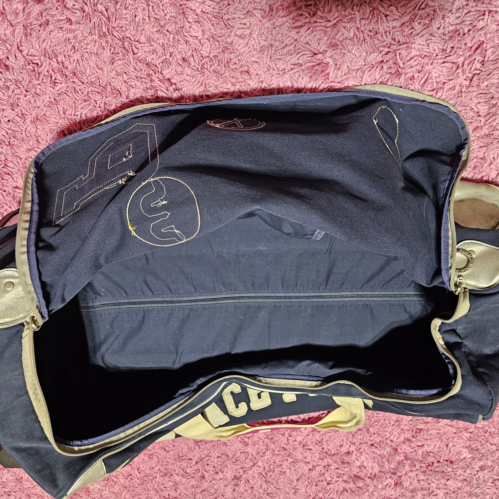 PINK Victoria's Secret Vintage Rolling Duffle - Picture 3 of 10